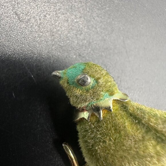 Vintage Bird Brooch Pin Flocked Green Gold Tone Mid Century Jewelry Kitschy - Picture 5 of 9